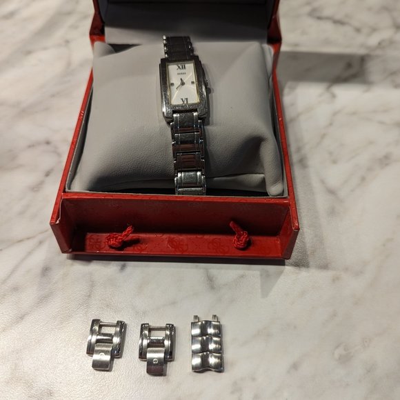 Guess Women Silver Watch - Picture 5 of 7